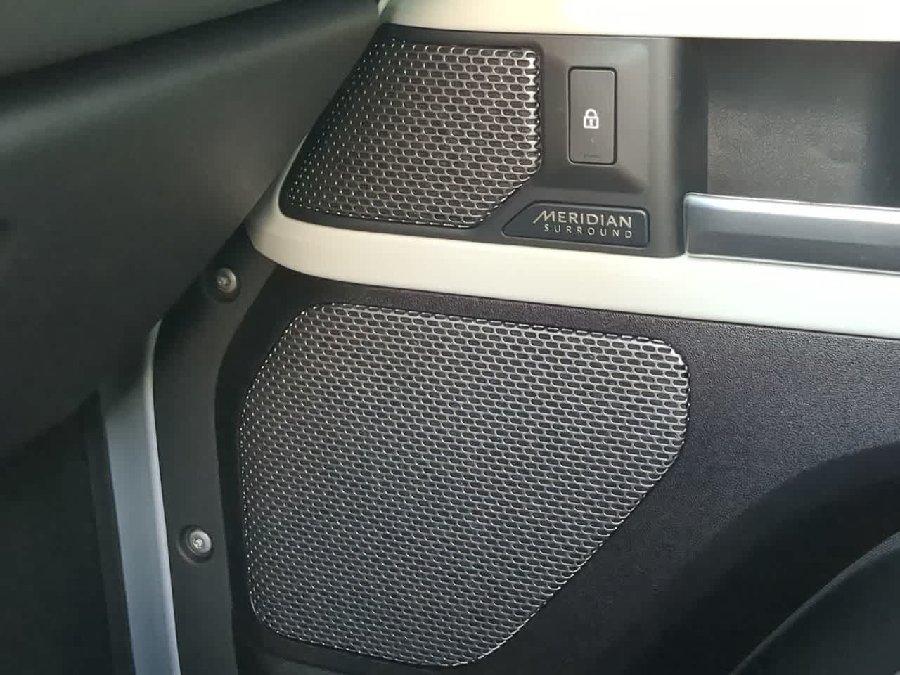 Thumbnail: 2022 Land Rover Defender - 33