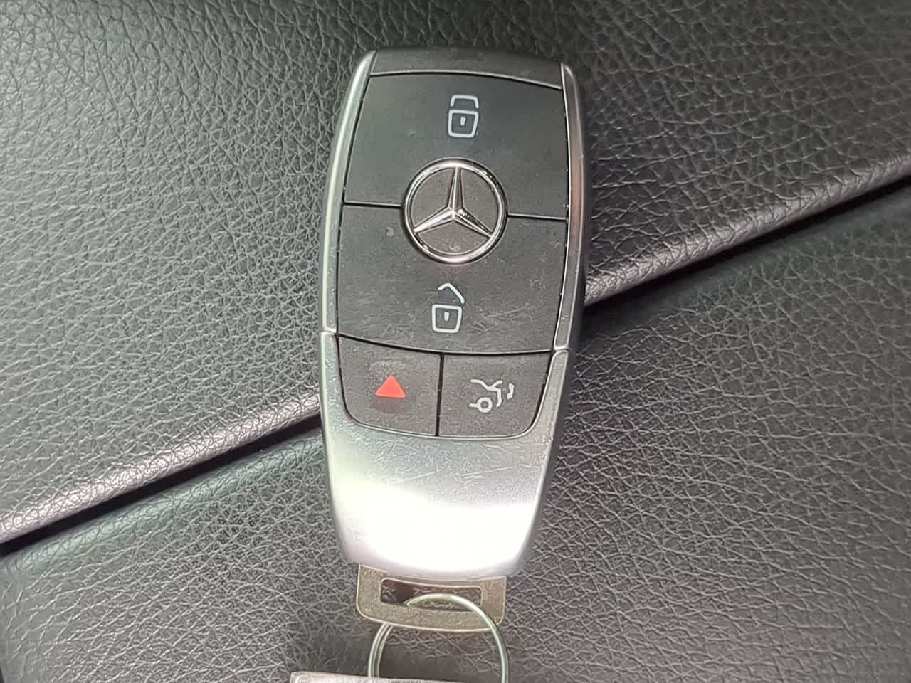 Thumbnail: 2022 Mercedes-Benz GLC - 37