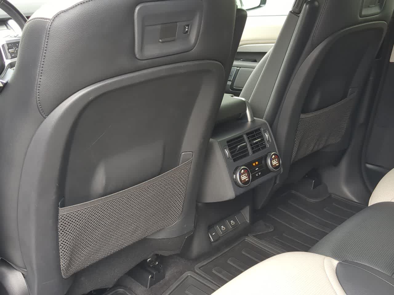 Thumbnail: 2023 Land Rover Discovery - 18