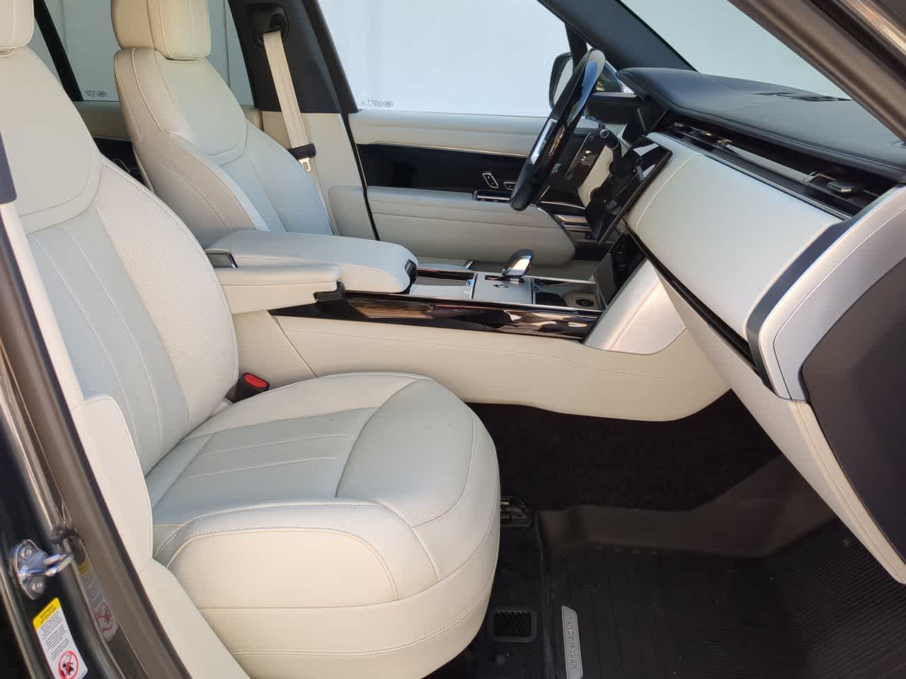 Thumbnail: 2025 Land Rover Range Rover - 23