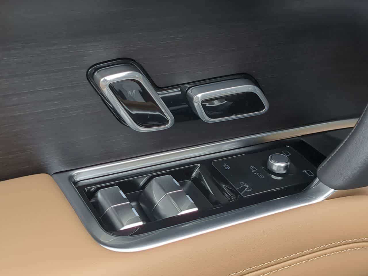 Thumbnail: 2025 Land Rover Range Rover - 18