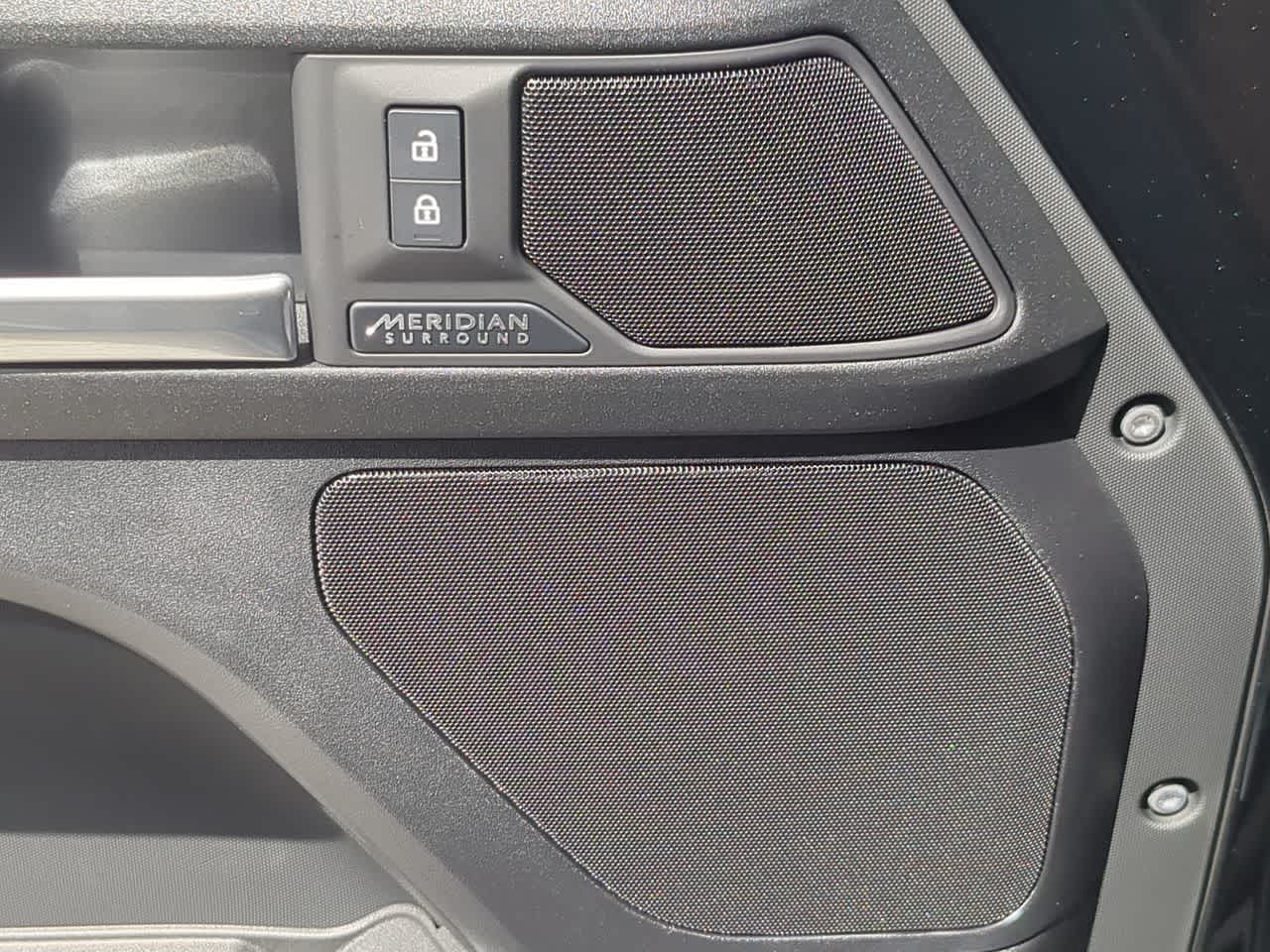 Thumbnail: 2025 Land Rover Defender - 33