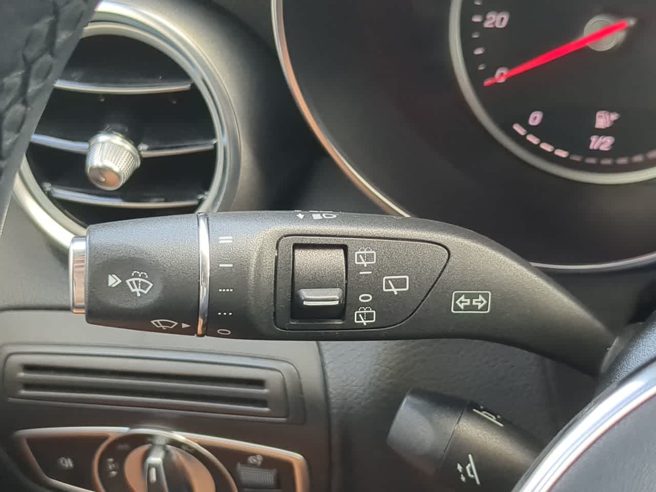 Thumbnail: 2020 Mercedes-Benz GLC - 28