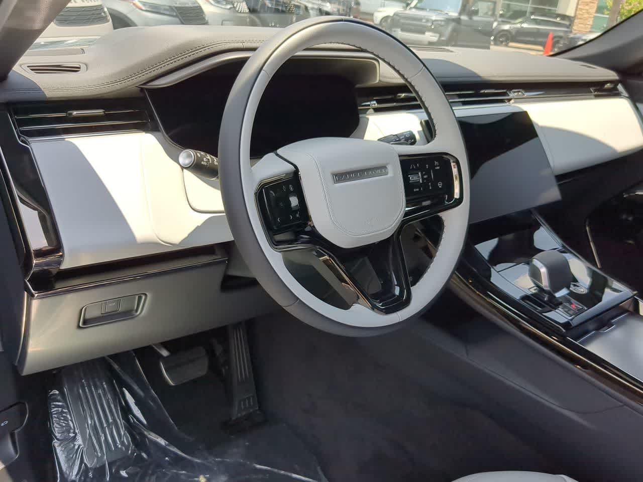 Thumbnail: 2025 Land Rover Range Rover Sport - 10