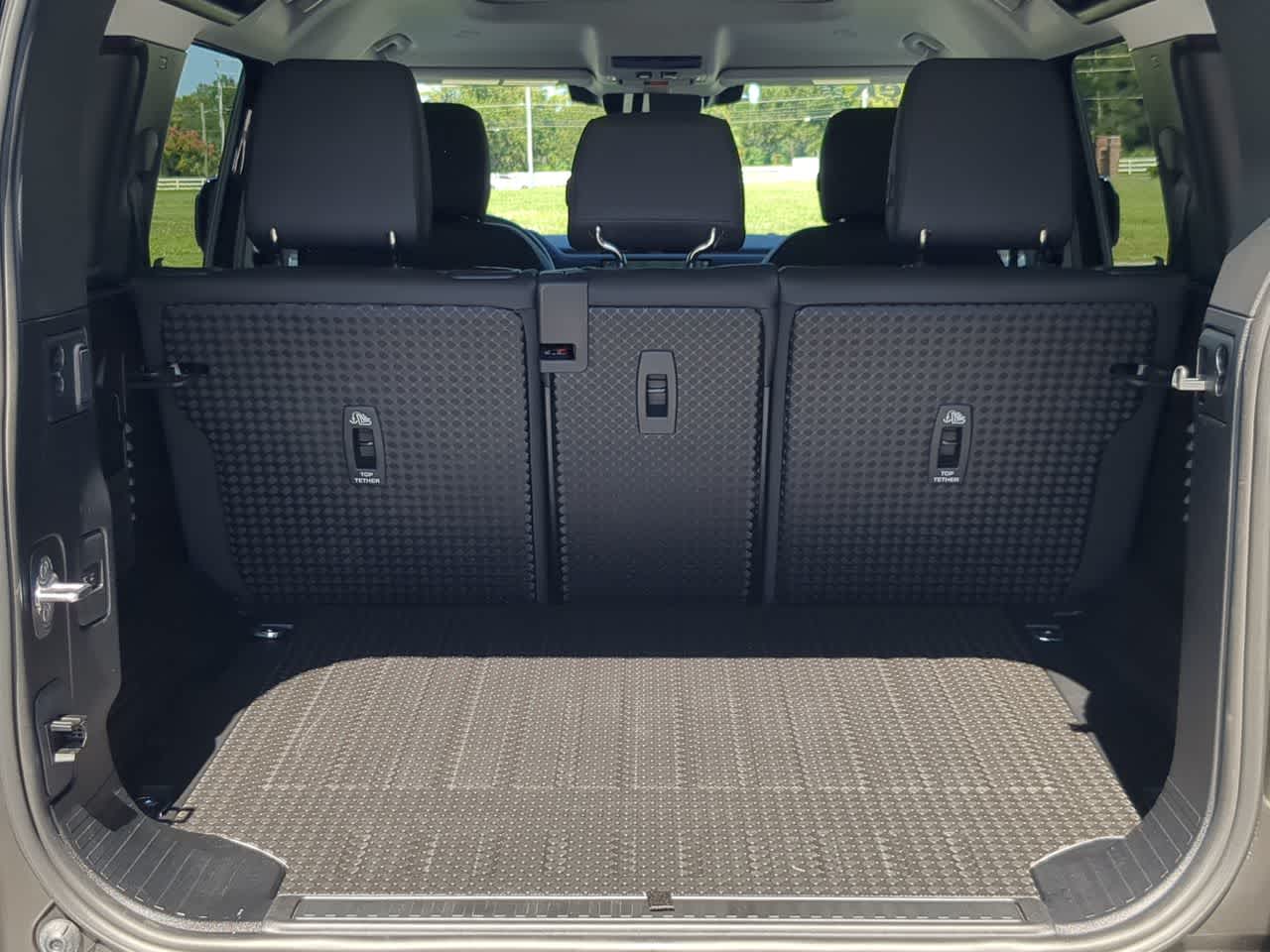 Thumbnail: 2025 Land Rover Defender - 37