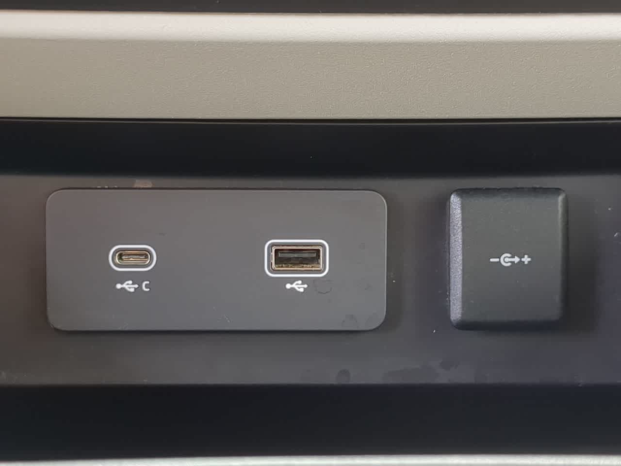 Thumbnail: 2022 Land Rover Defender - 32