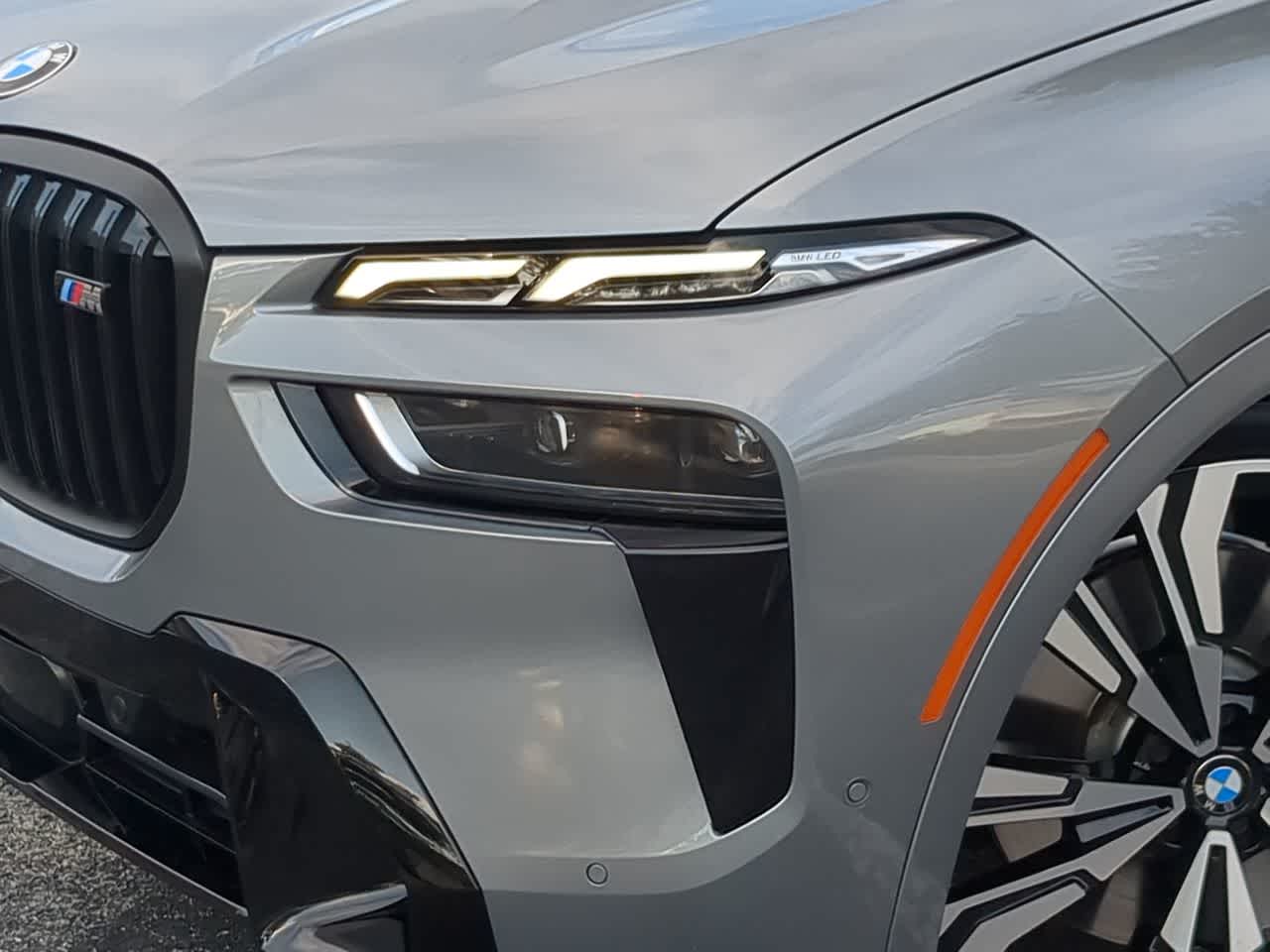 Thumbnail: 2023 BMW X7 - 11