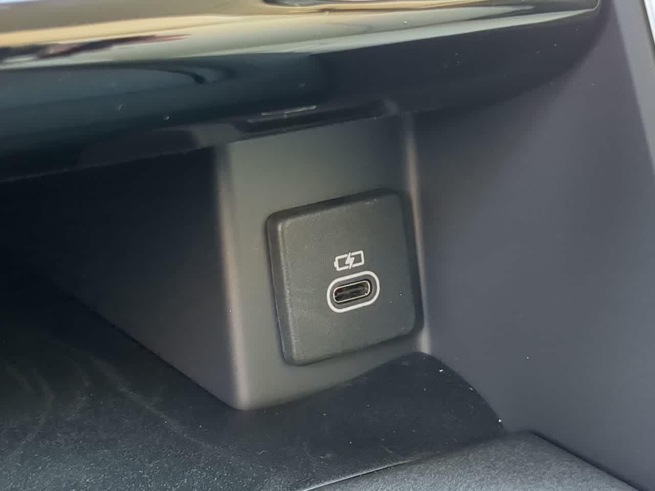 Thumbnail: 2025 Land Rover Discovery - 33