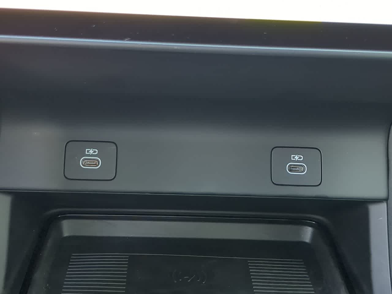 Thumbnail: 2025 Land Rover Discovery Sport - 34