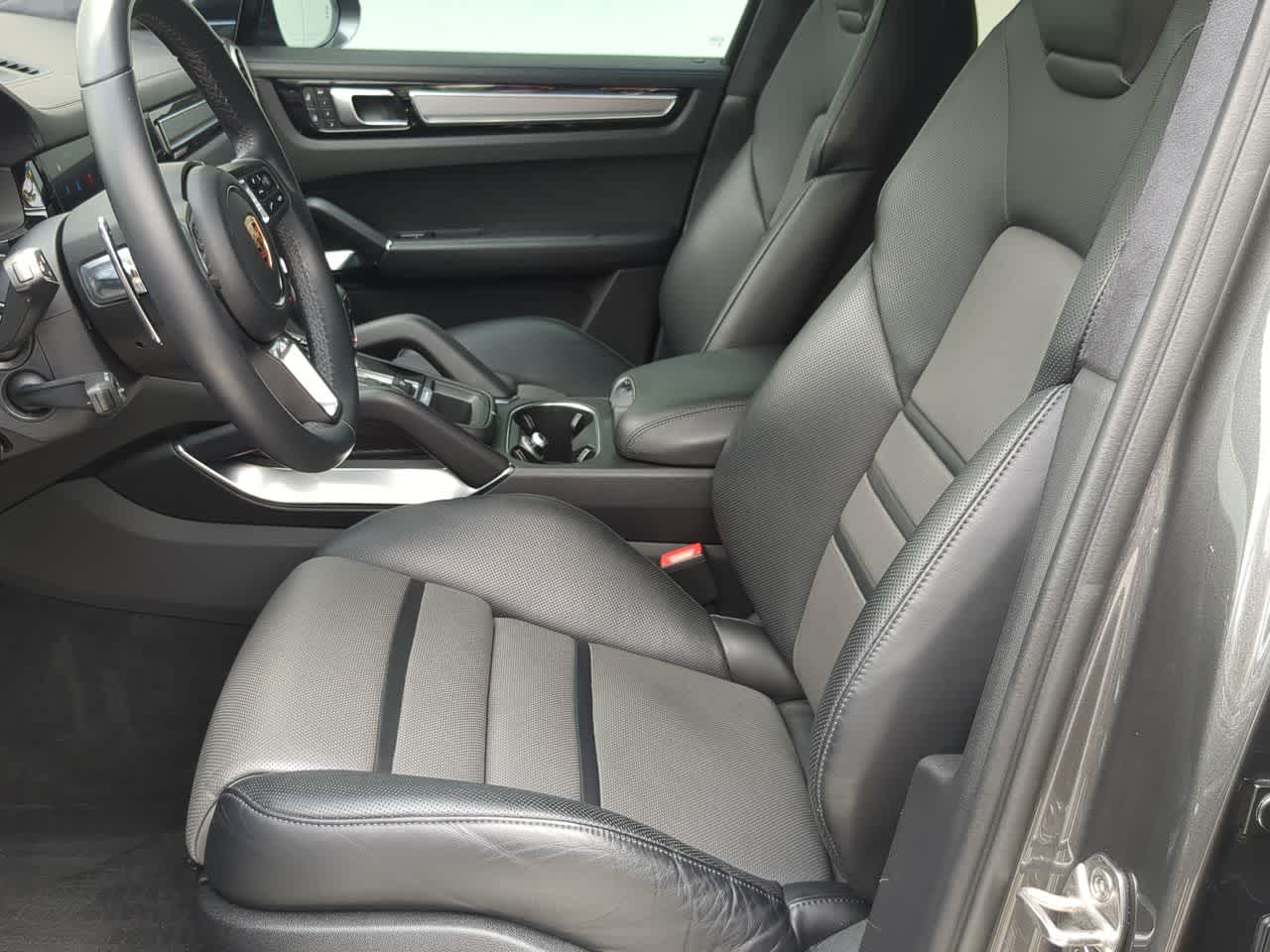 Thumbnail: 2023 Porsche Cayenne - 16