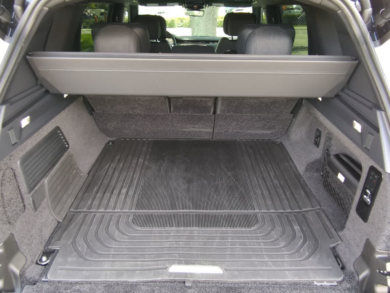 Thumbnail: 2025 Land Rover Range Rover - 36