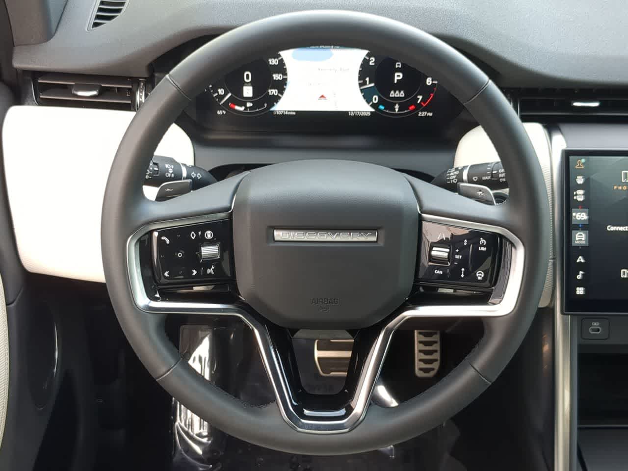 Thumbnail: 2025 Land Rover Discovery Sport - 24