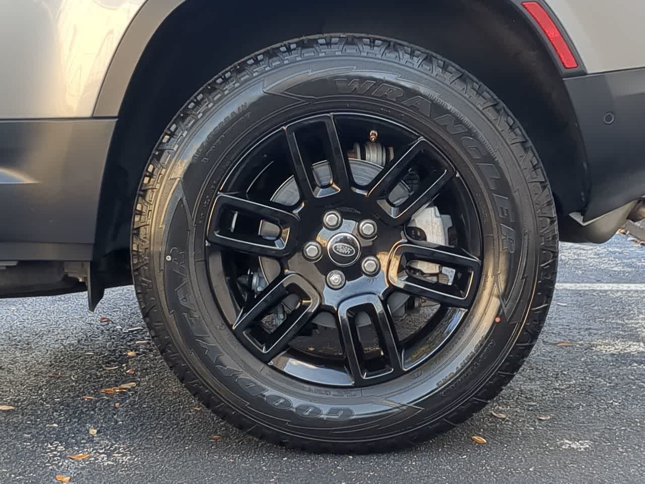 Thumbnail: 2020 Land Rover Defender - 14