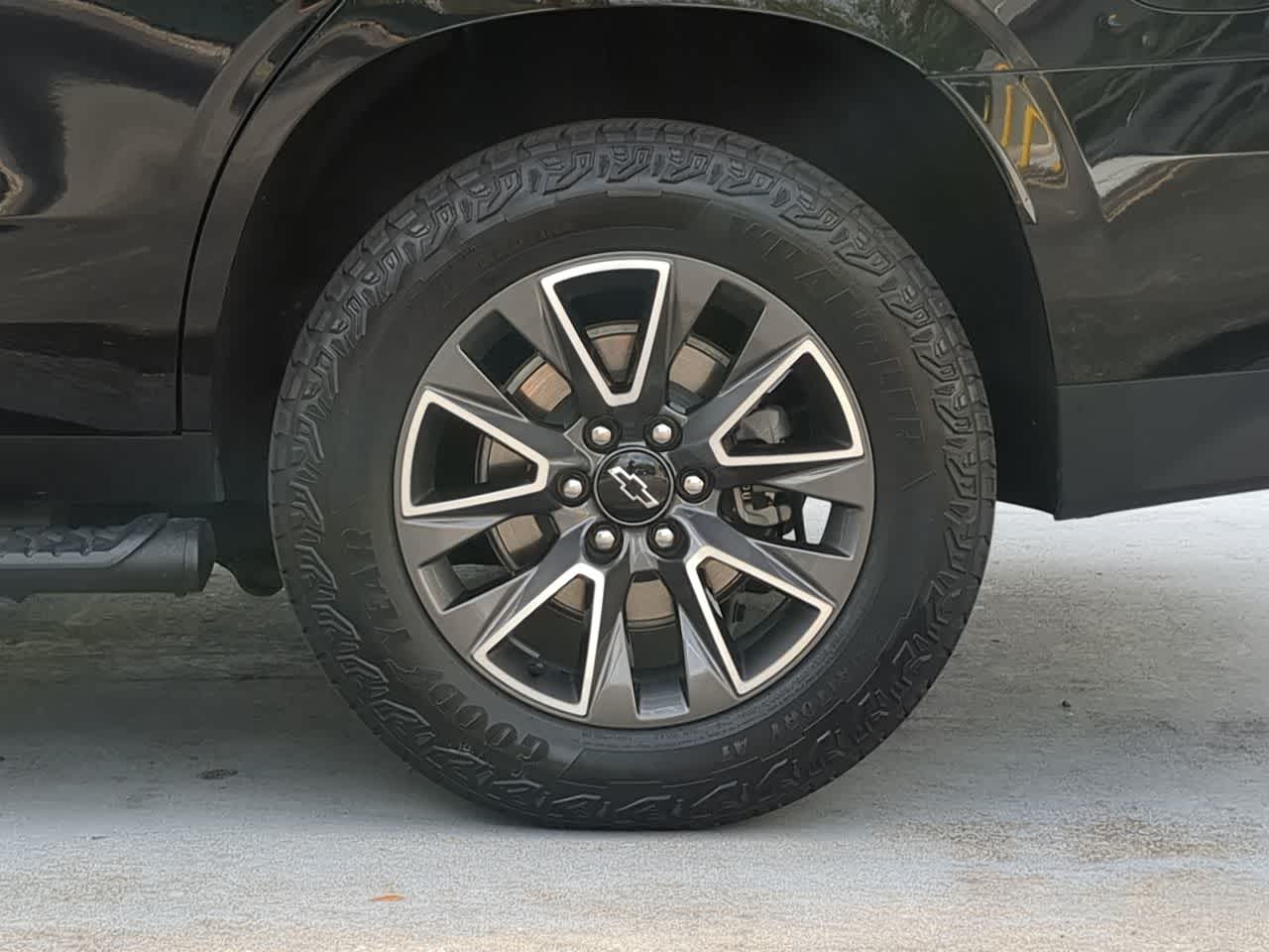 Thumbnail: 2023 Chevrolet Tahoe - 14