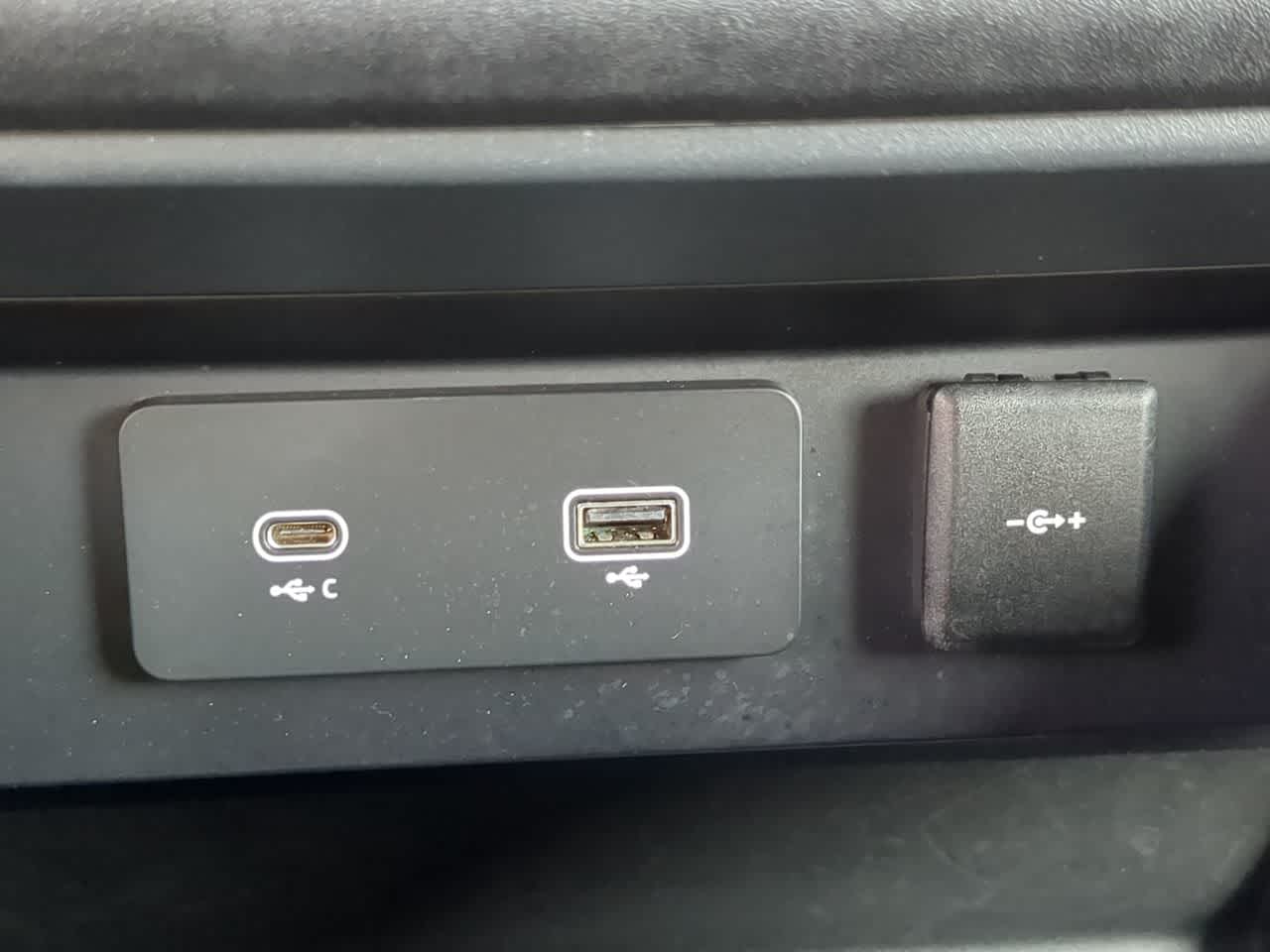 Thumbnail: 2024 Land Rover Defender - 31