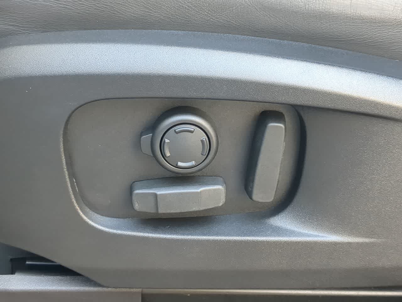 Thumbnail: 2024 Land Rover Defender - 17