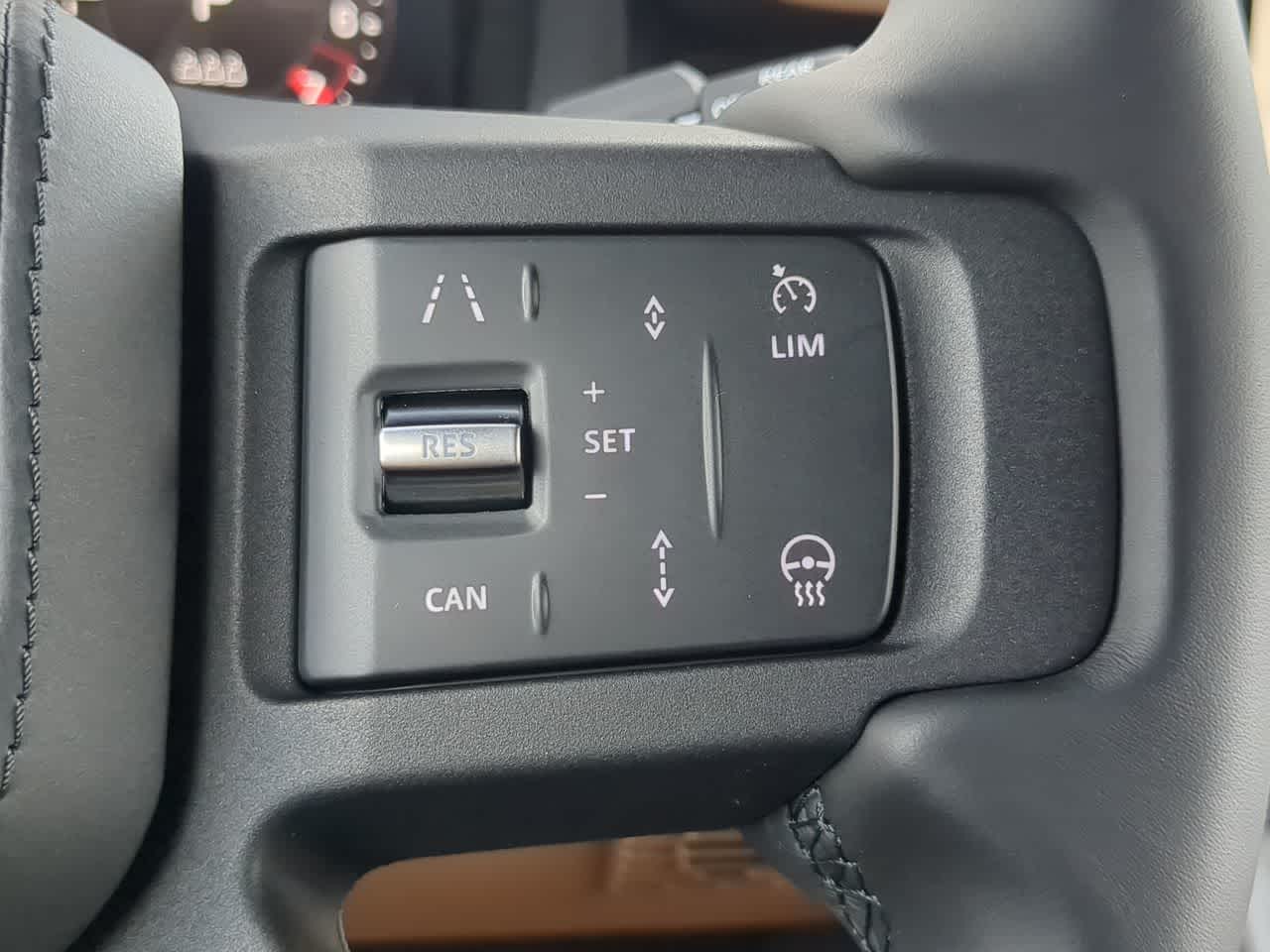 Thumbnail: 2025 Land Rover Defender - 27