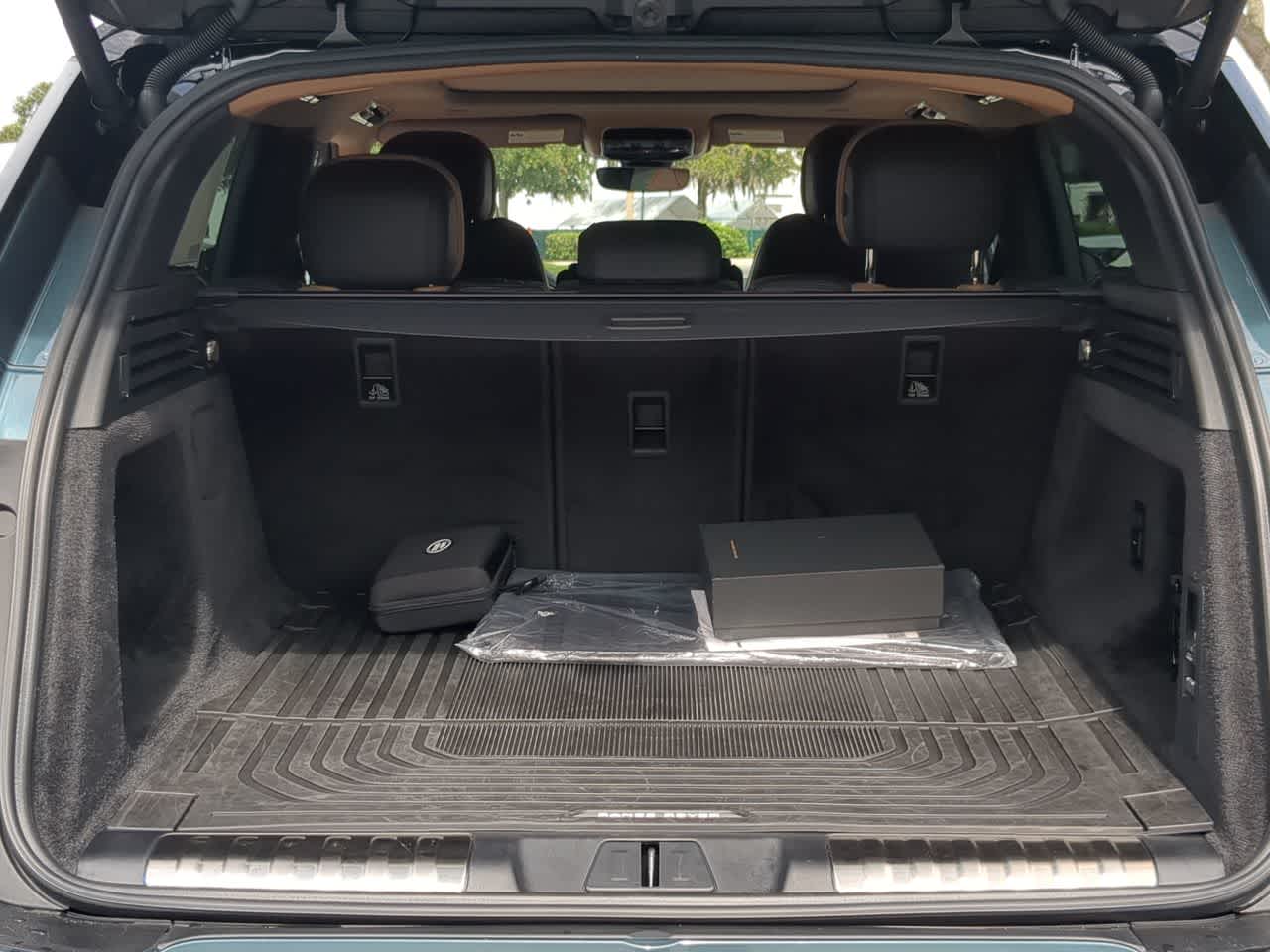 Thumbnail: 2025 Land Rover Range Rover Sport - 37