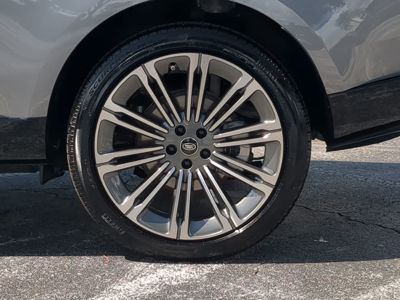 Thumbnail: 2025 Land Rover Range Rover - 14