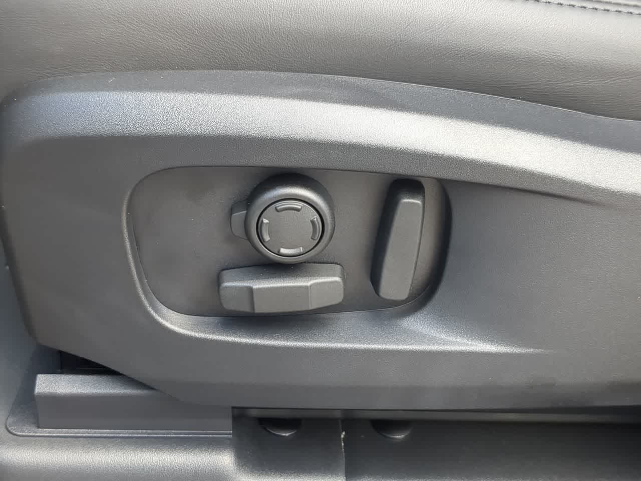 Thumbnail: 2026 Land Rover Defender - 18