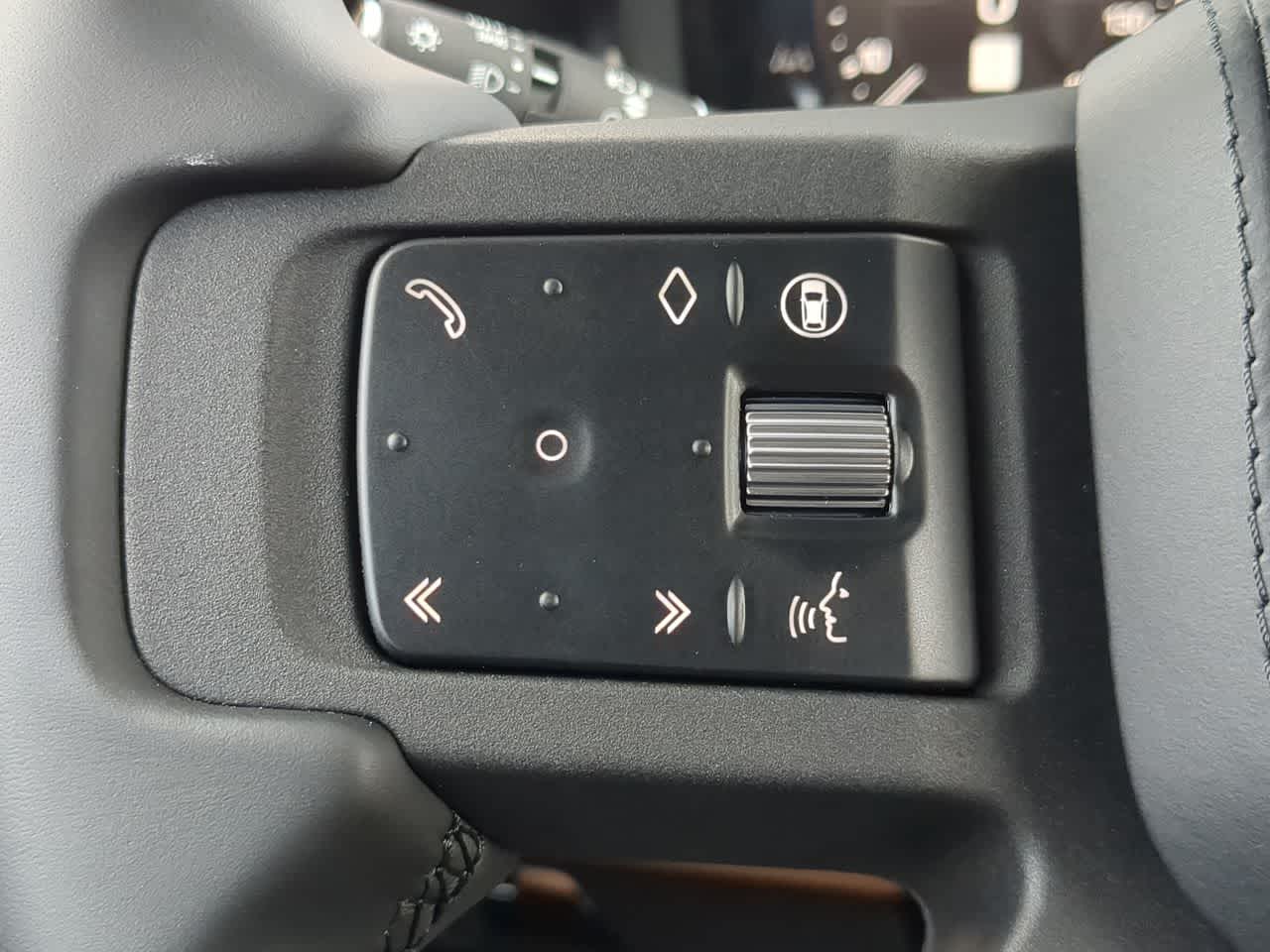 Thumbnail: 2025 Land Rover Defender - 26