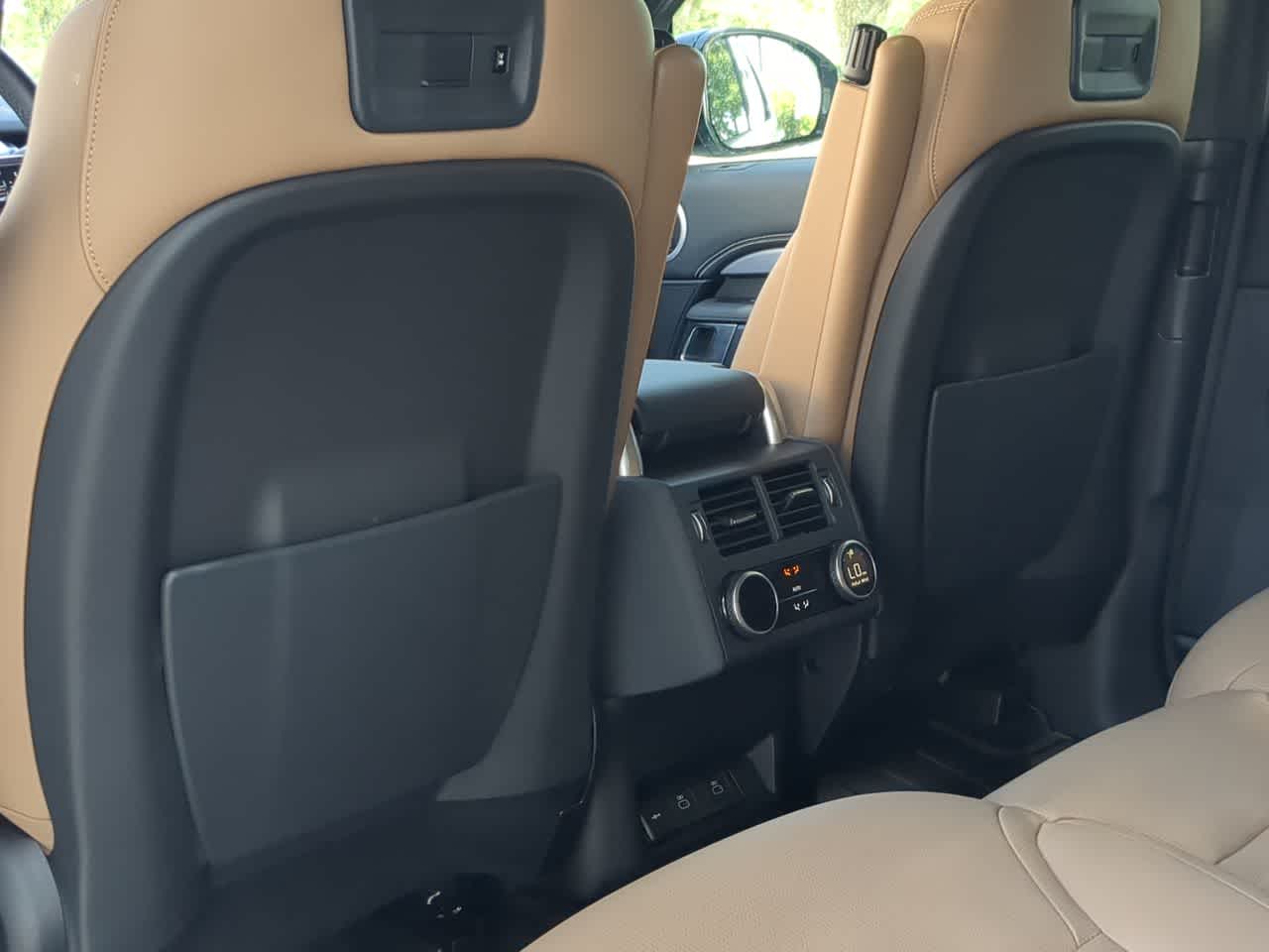 Thumbnail: 2025 Land Rover Discovery - 18