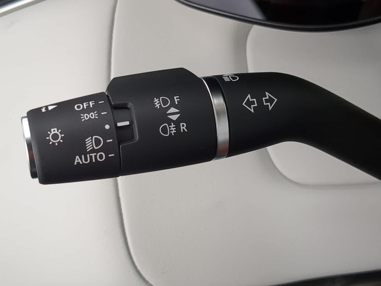 Thumbnail: 2025 Land Rover Range Rover Sport - 28