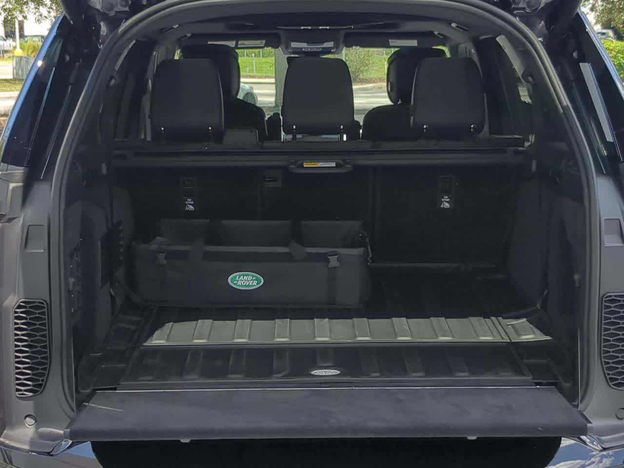 Thumbnail: 2026 Land Rover Discovery - 36