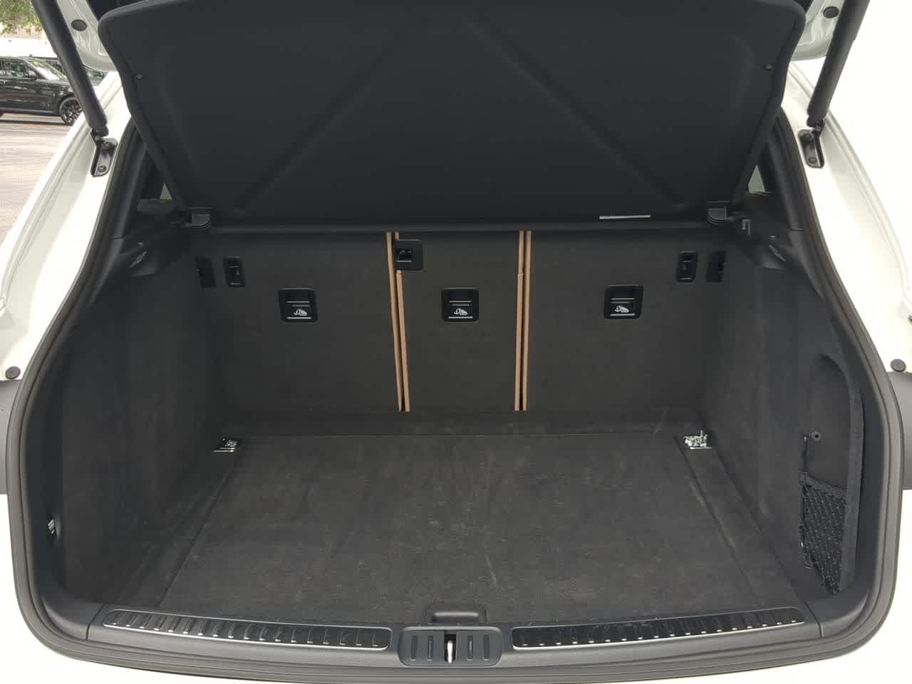 Thumbnail: 2021 Porsche Macan - 35