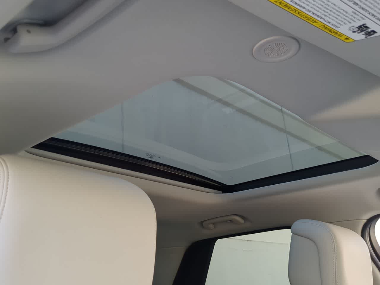 Thumbnail: 2025 Land Rover Discovery - 18