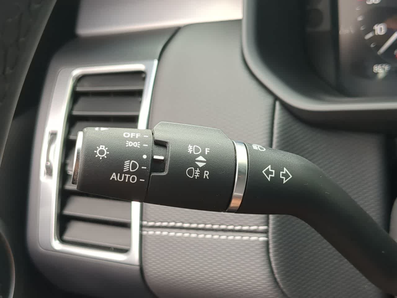 Thumbnail: 2025 Land Rover Discovery - 28