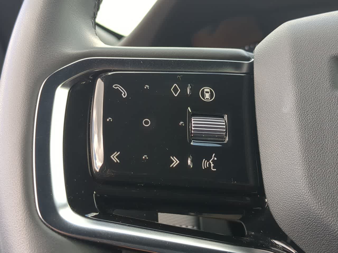 Thumbnail: 2025 Land Rover Discovery Sport - 24