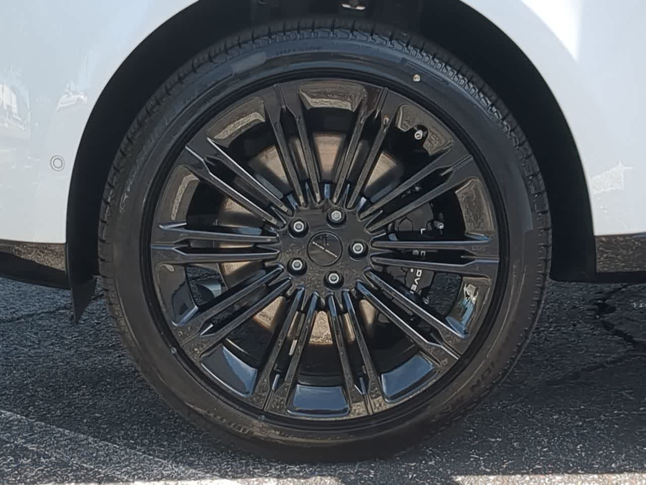 Thumbnail: 2026 Land Rover Range Rover - 14