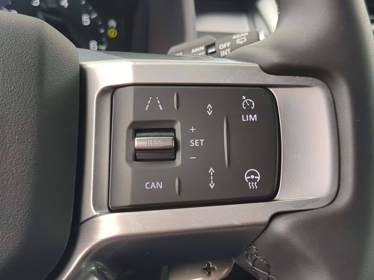 Thumbnail: 2025 Land Rover Discovery - 27