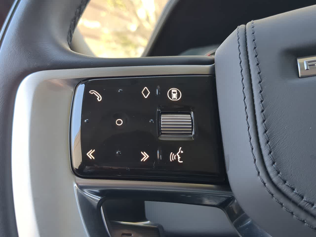 Thumbnail: 2025 Land Rover Range Rover - 25