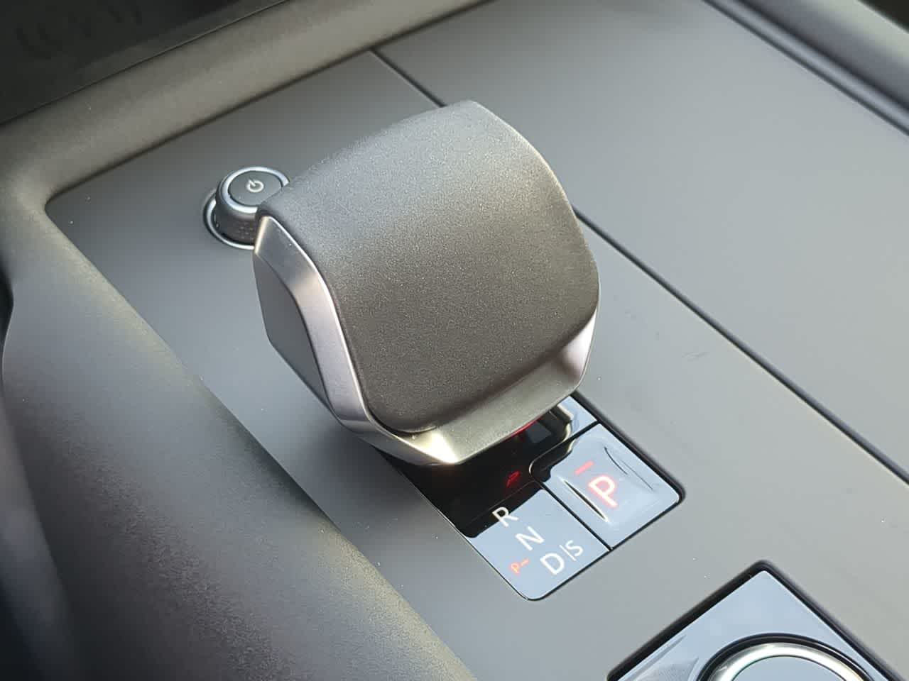 Thumbnail: 2026 Land Rover Discovery - 35