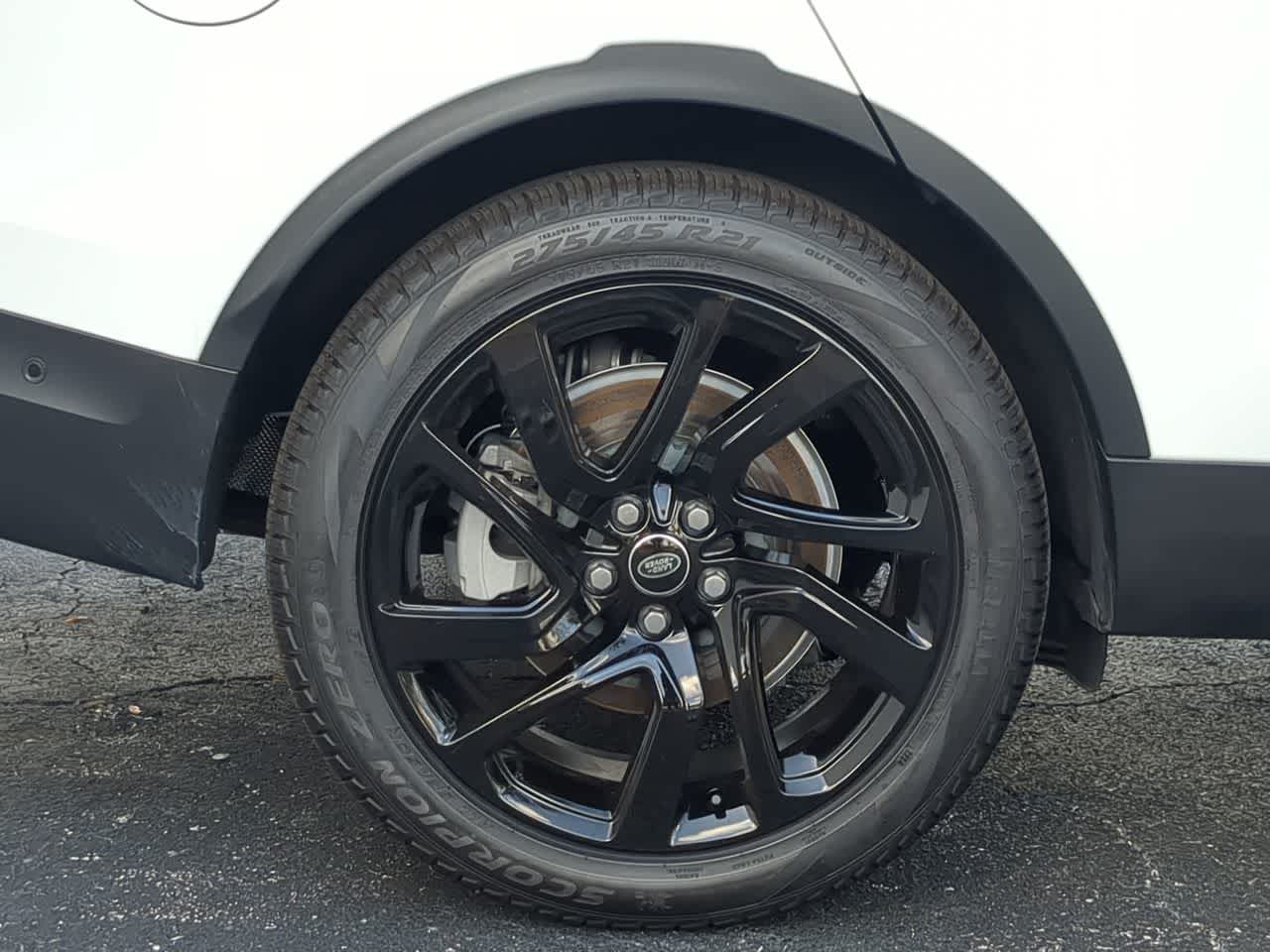 Thumbnail: 2025 Land Rover Discovery - 13