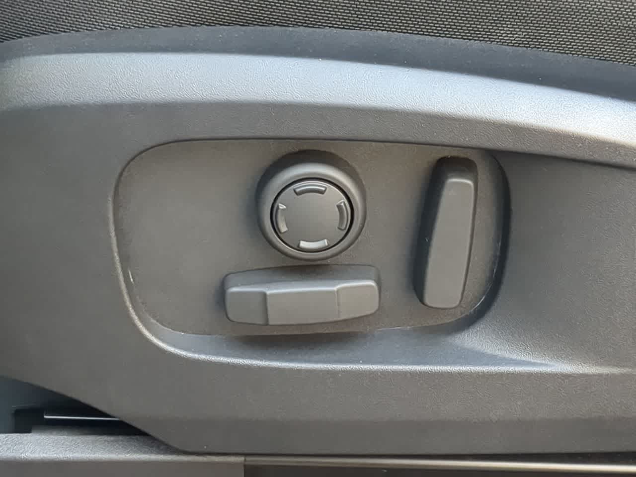 Thumbnail: 2025 Land Rover Defender - 17