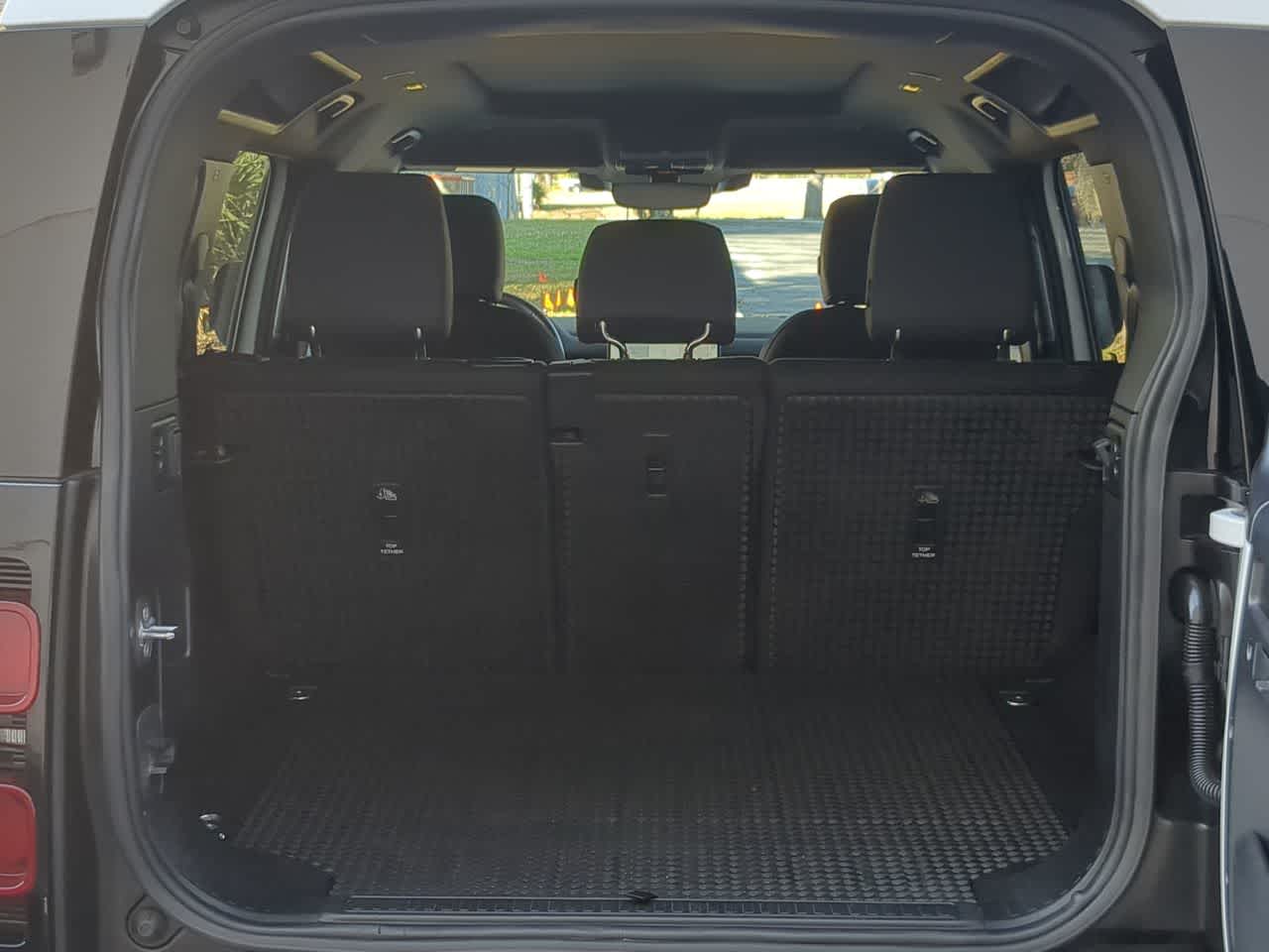 Thumbnail: 2025 Land Rover Defender - 36