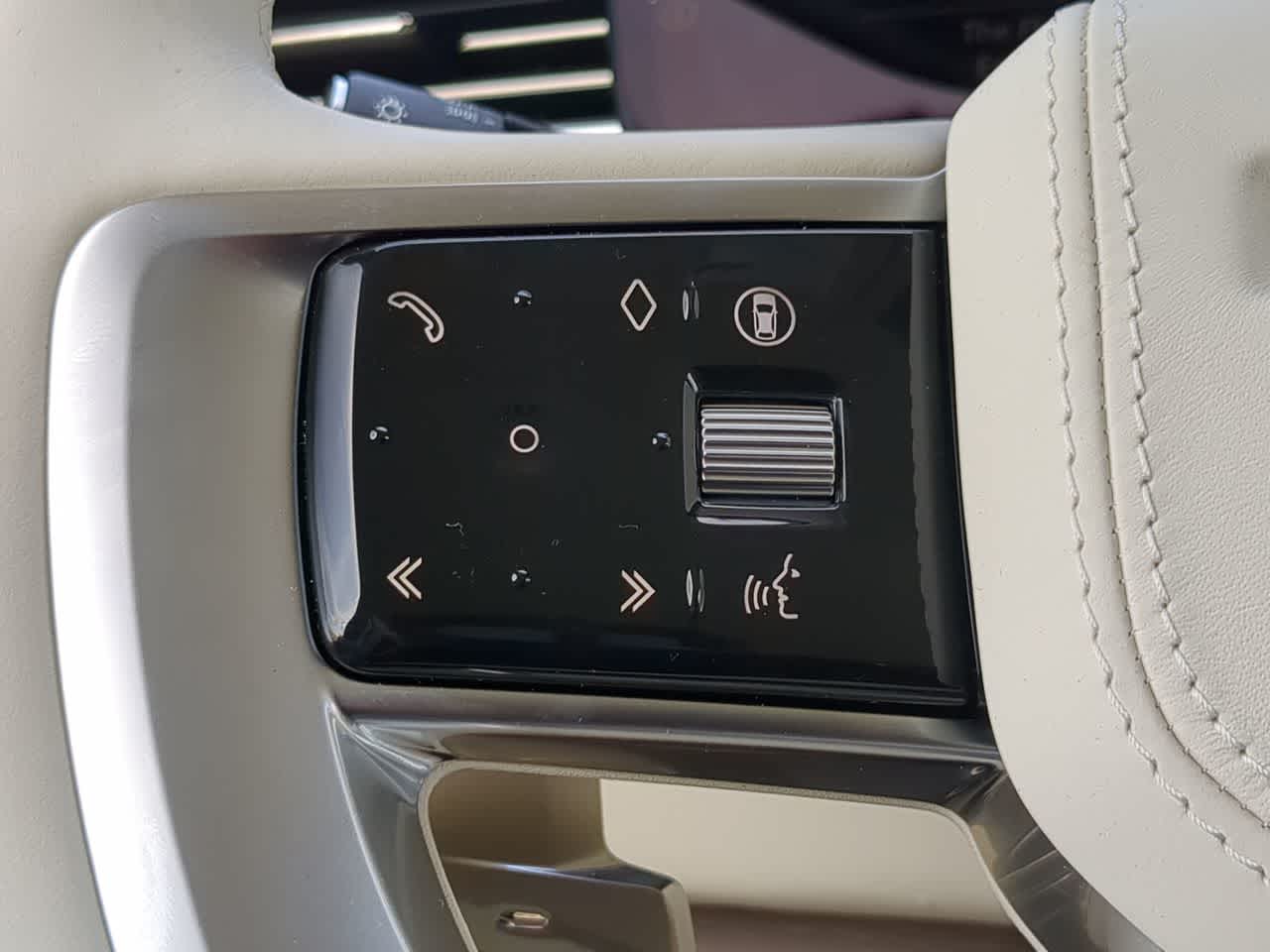 Thumbnail: 2025 Land Rover Range Rover - 25