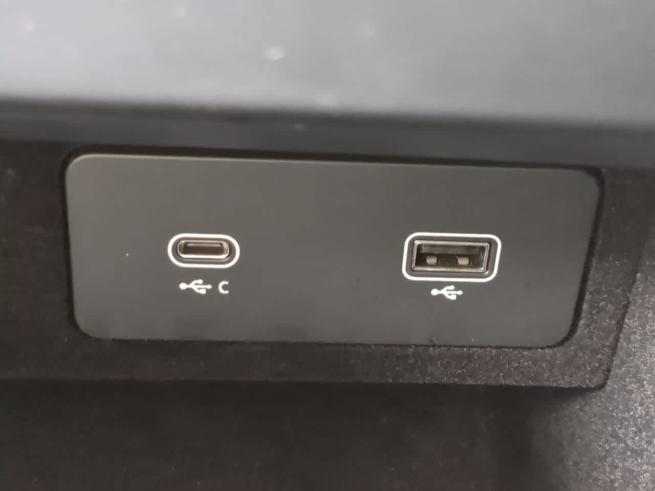 Thumbnail: 2024 Land Rover Range Rover Sport - 32