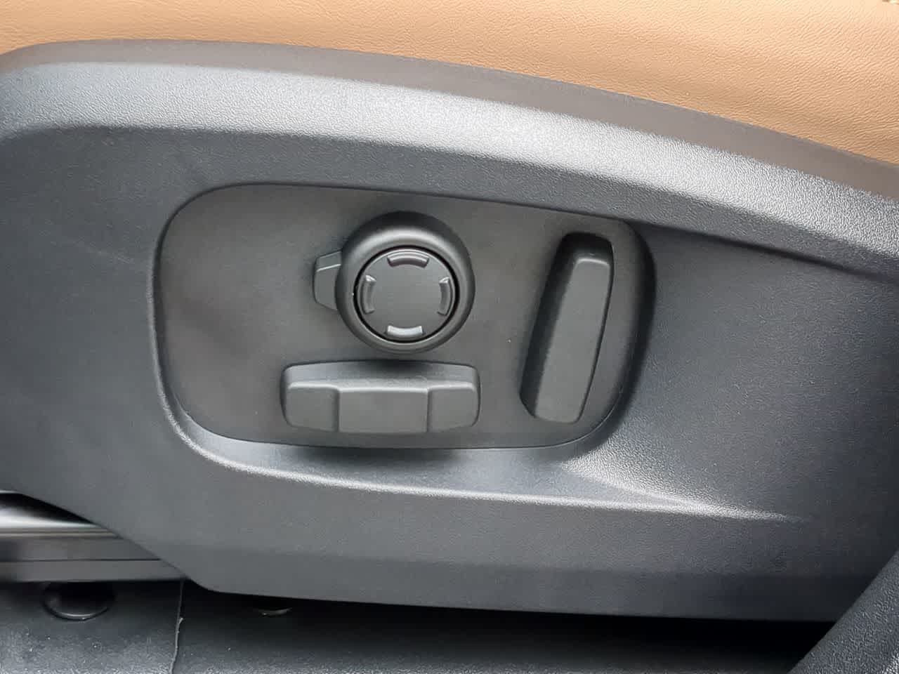 Thumbnail: 2025 Land Rover Defender - 18