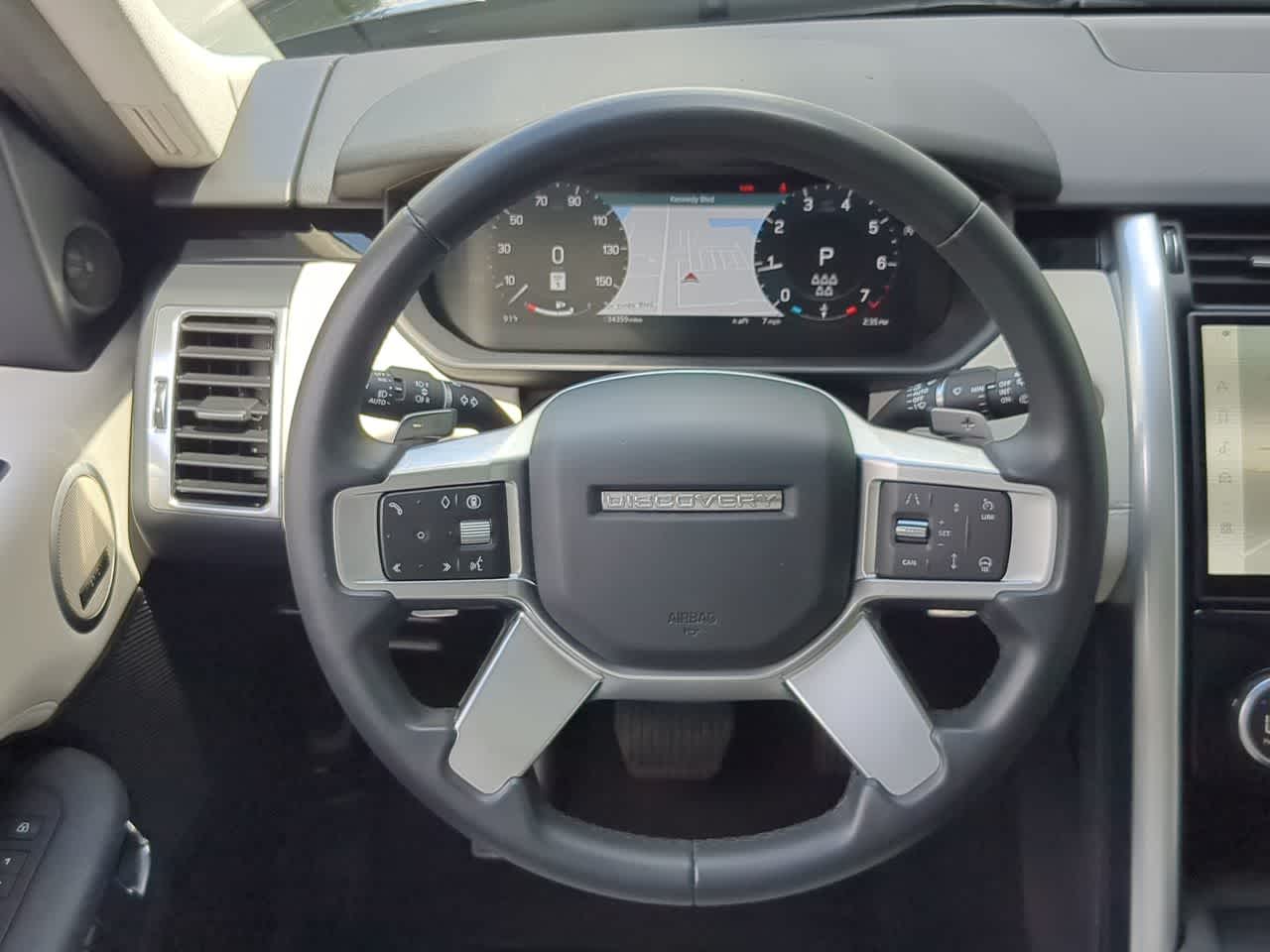 Thumbnail: 2025 Land Rover Discovery - 25