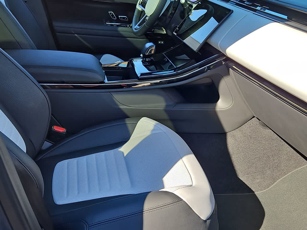 Thumbnail: 2025 Land Rover Range Rover Sport - 20