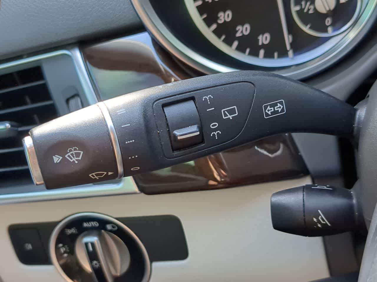 Thumbnail: 2015 Mercedes-Benz M-Class - 26