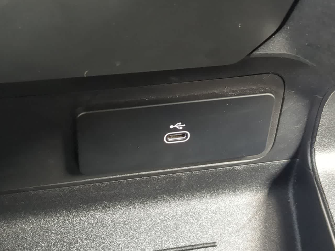 Thumbnail: 2025 Land Rover Defender - 33