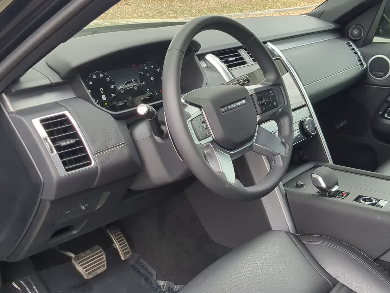 Thumbnail: 2025 Land Rover Discovery - 10