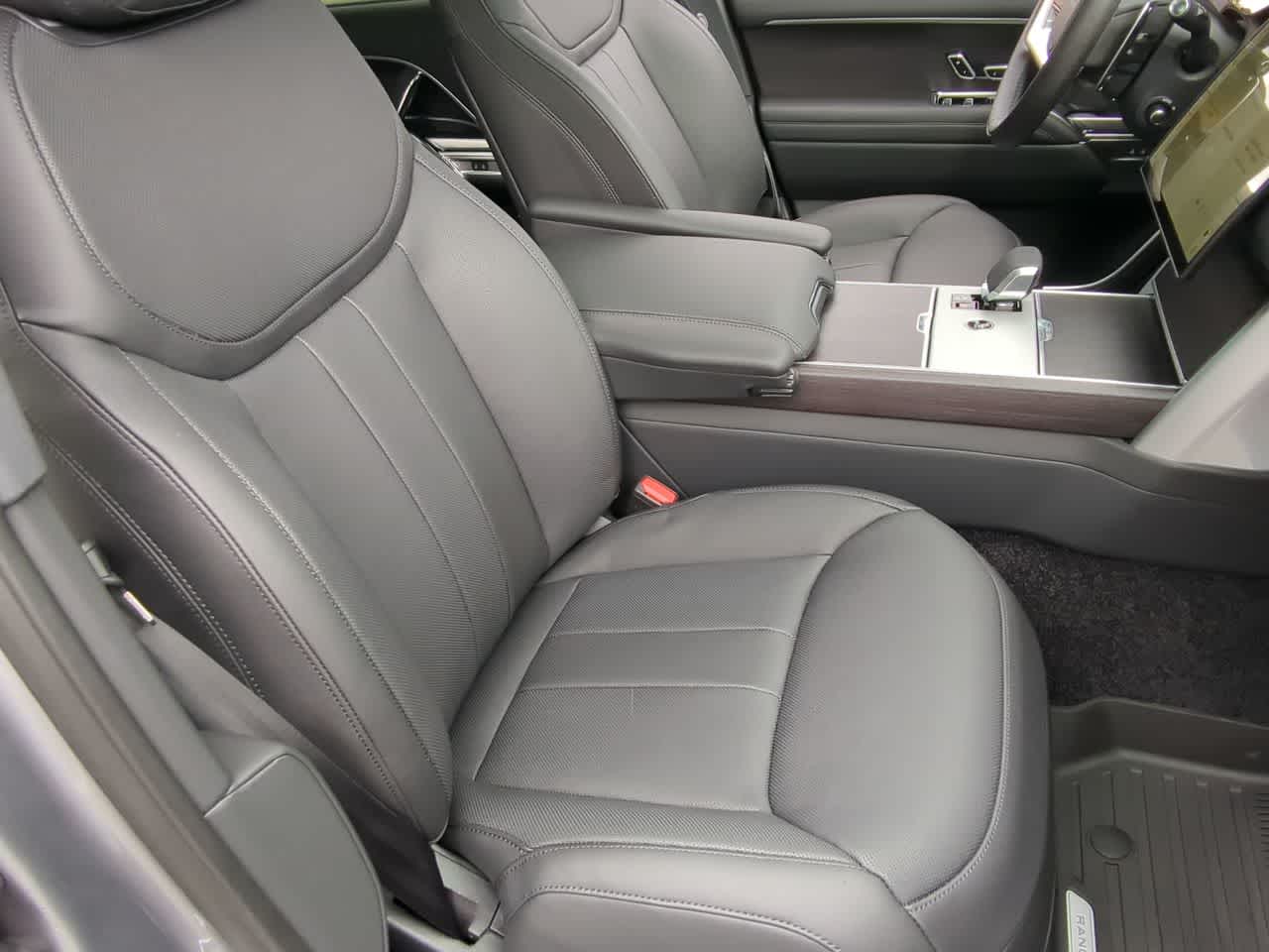 Thumbnail: 2025 Land Rover Range Rover - 24