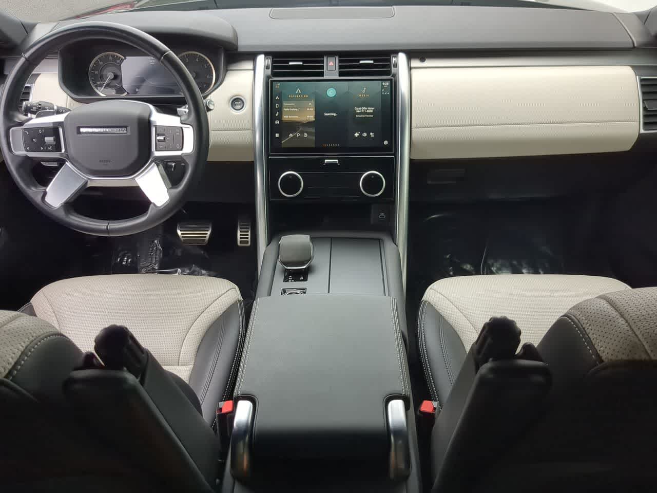 Thumbnail: 2023 Land Rover Discovery - 15