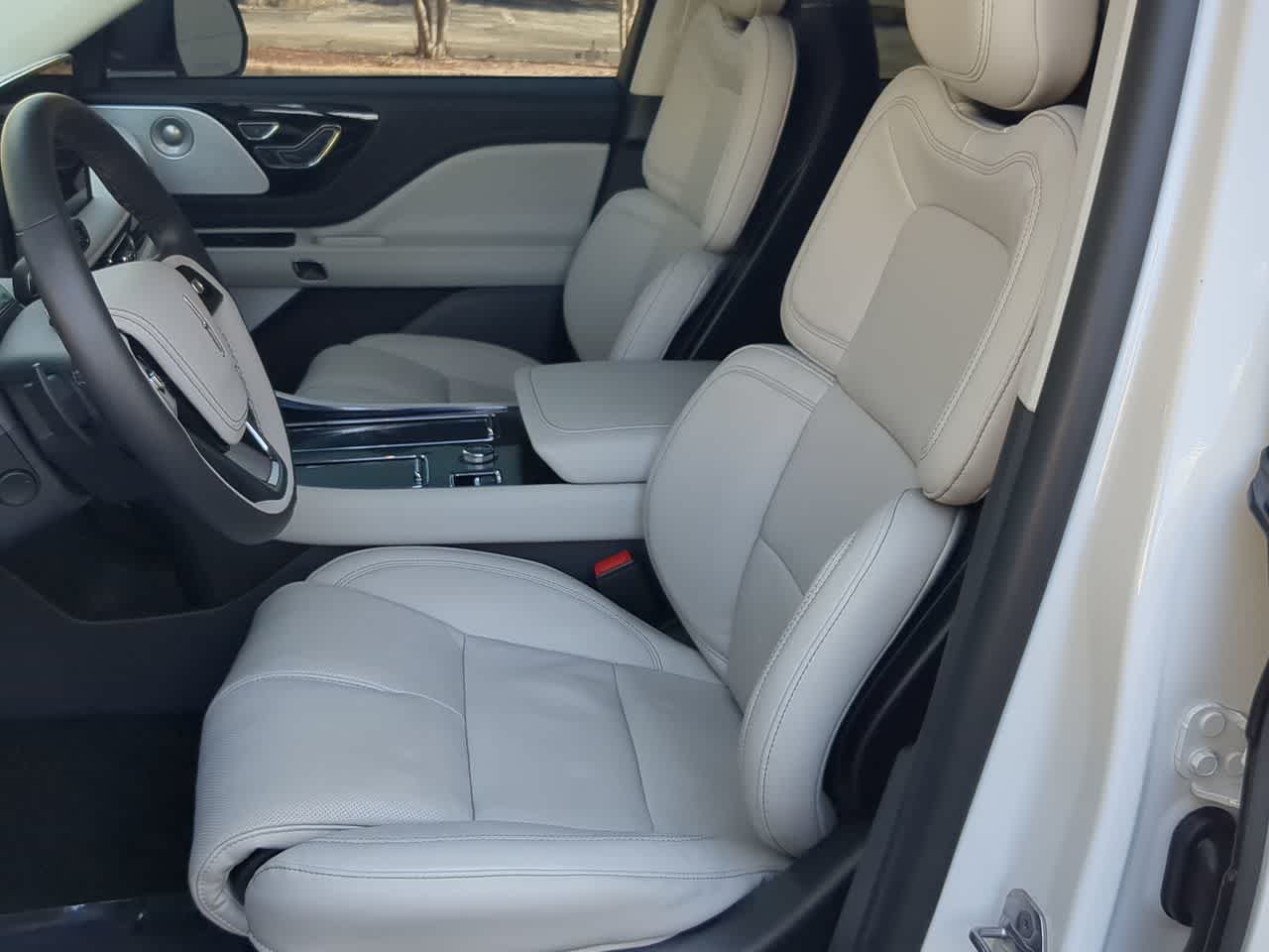 Thumbnail: 2025 Lincoln Aviator - 16